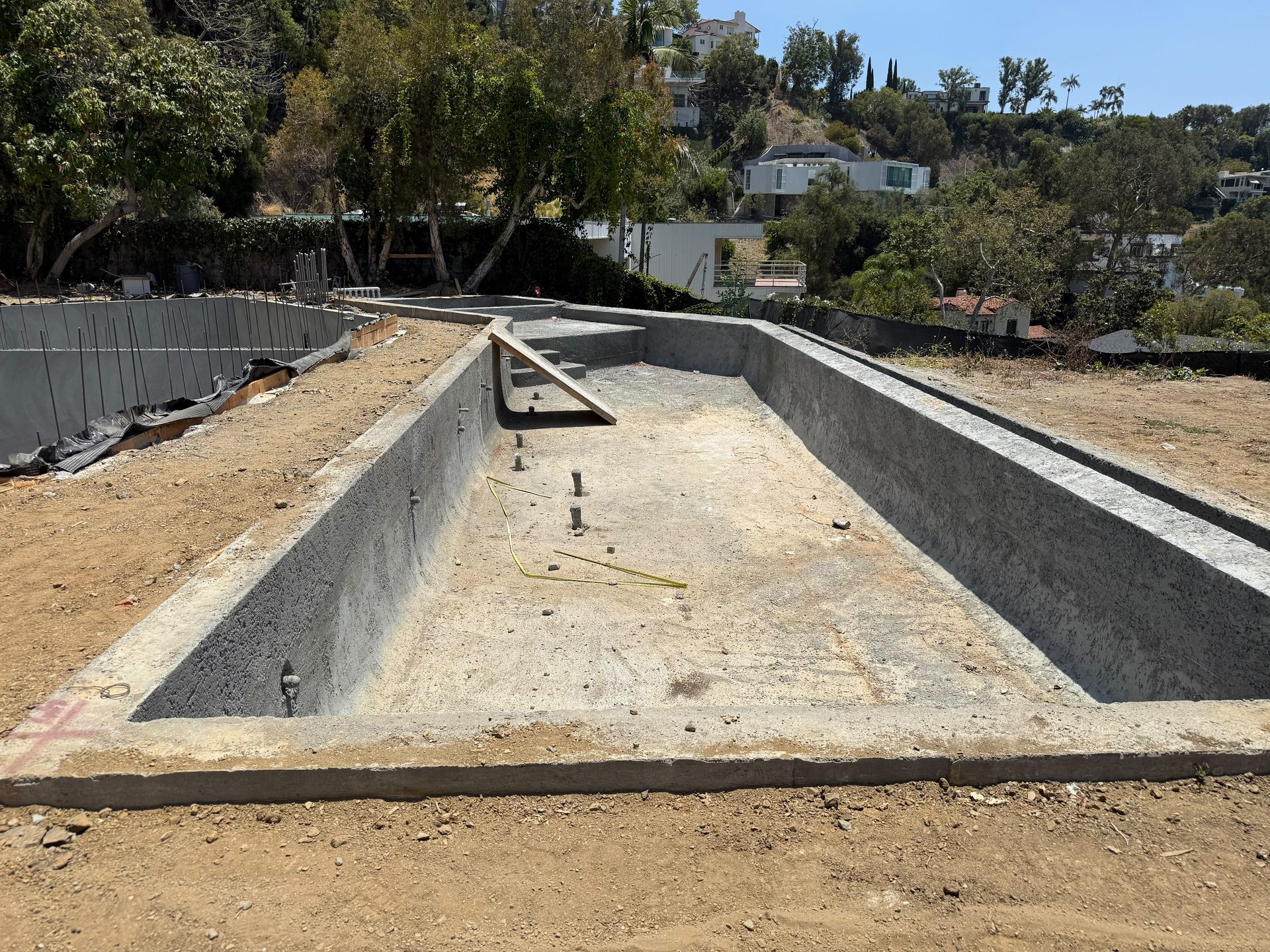 Custom Pools & Spas